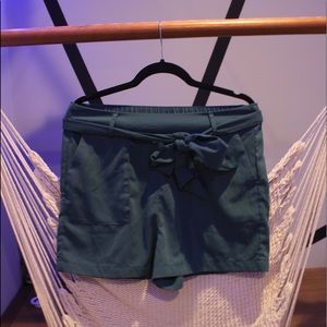 A NEW DAY GREEN FRONT TIE SHORTS WOMENS MEDIUM